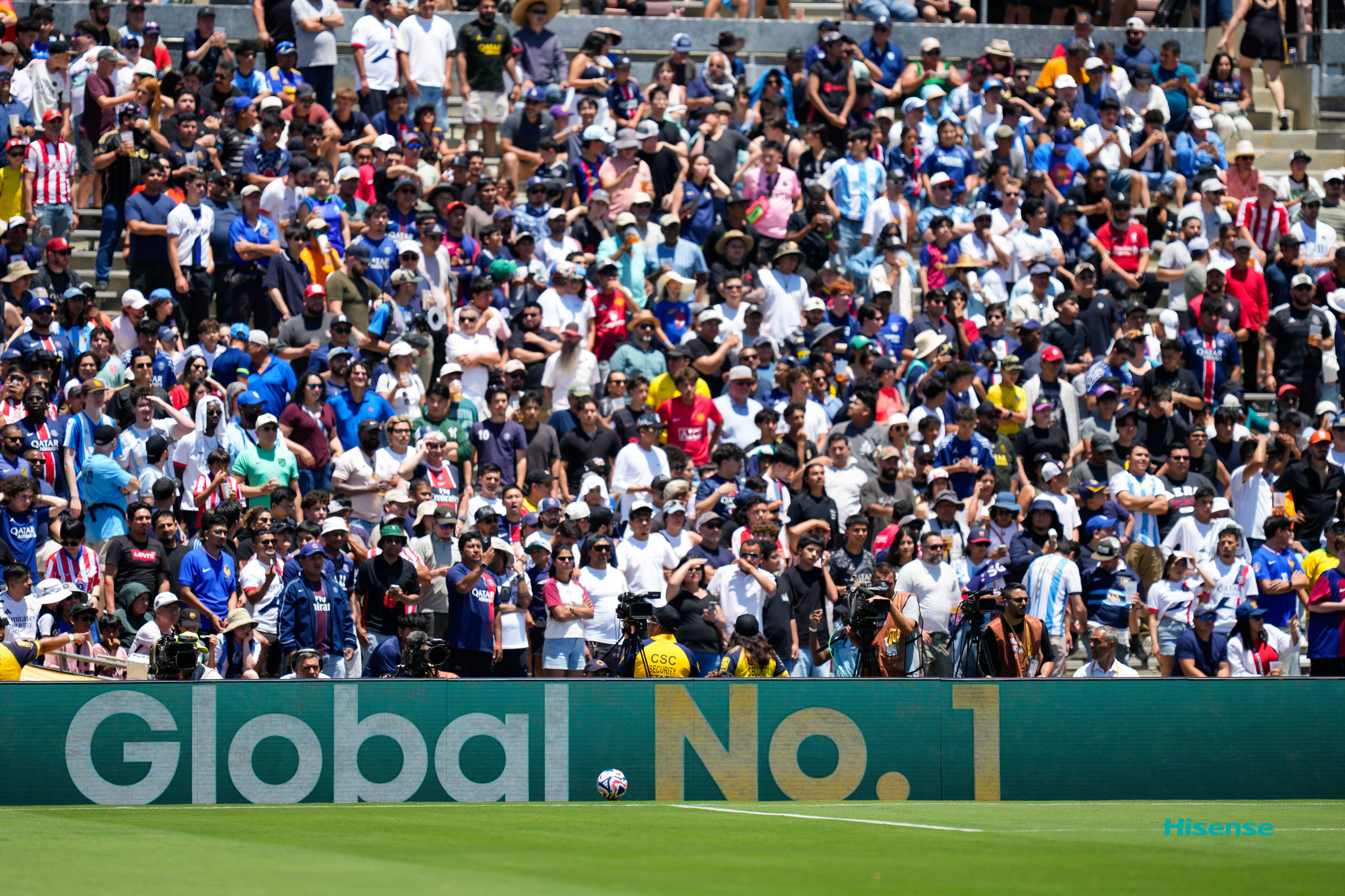 姆巴佩在拜仁比赛中重返赛场，重返赛场引发热议！