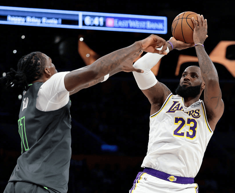 九游BT游戏下载大全包含詹姆斯在湖人比赛中出色防守，爆冷引发热议！的词条