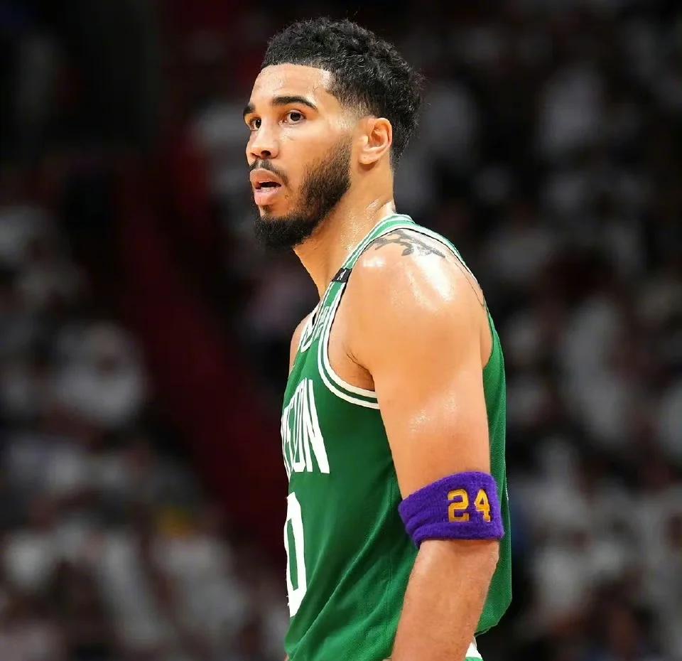 关于塔图姆新星突破纪录表现惊艳，曼联未来可期！的信息