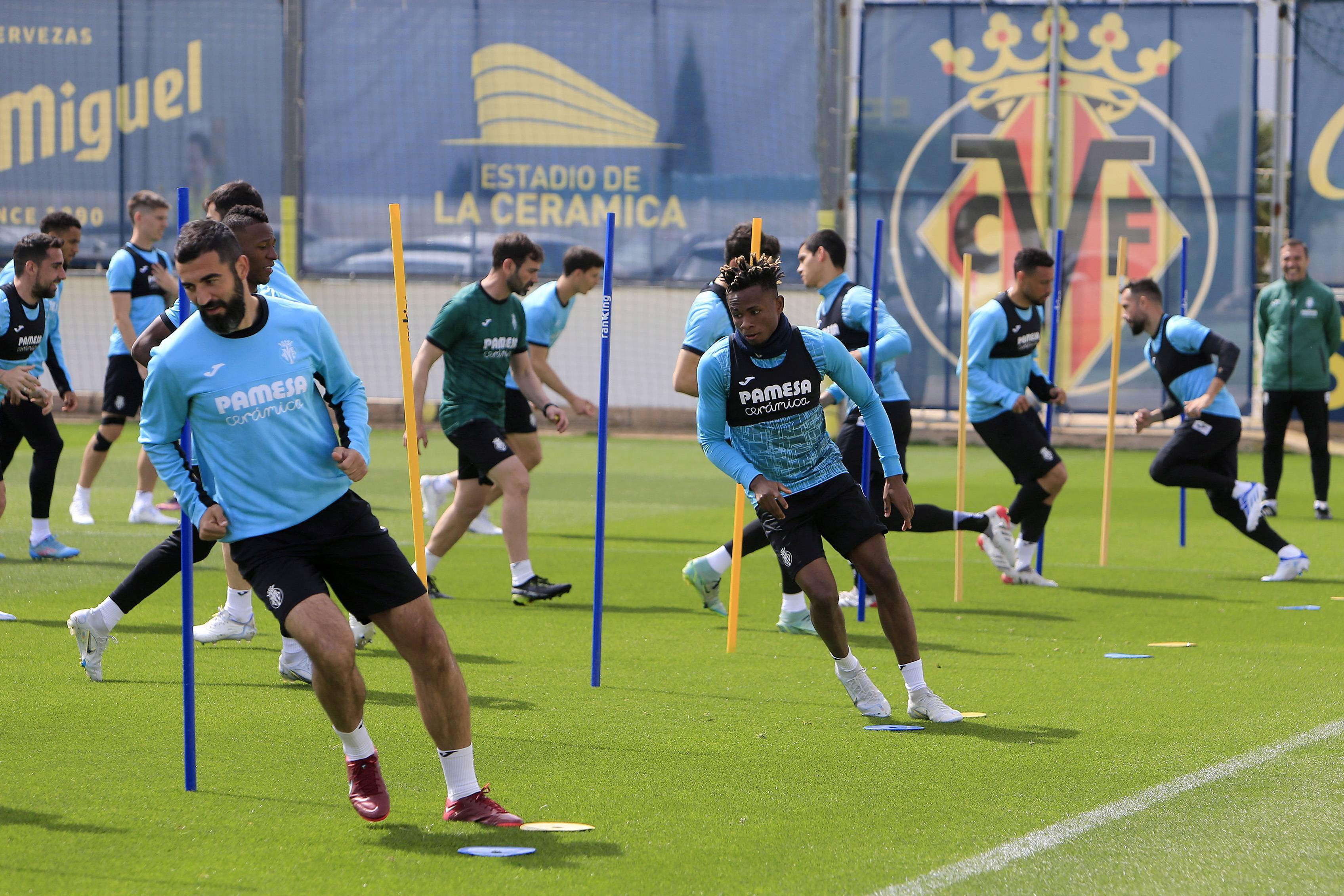 比利亚雷亚尔今晚内部沟通，志在欧超杯名次提升，赛场秩序良好，团队化学反应显著的简单介绍